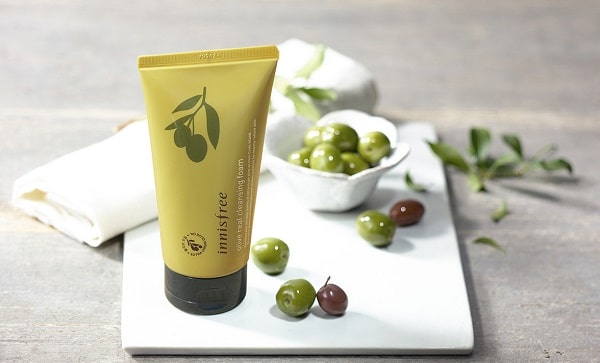 sua-rua-mat-Innisfree-Olive-Real-Cleansing-Foam