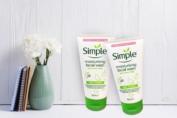 sua rua mat simple Skin To Skin Moisturising Facial Wash